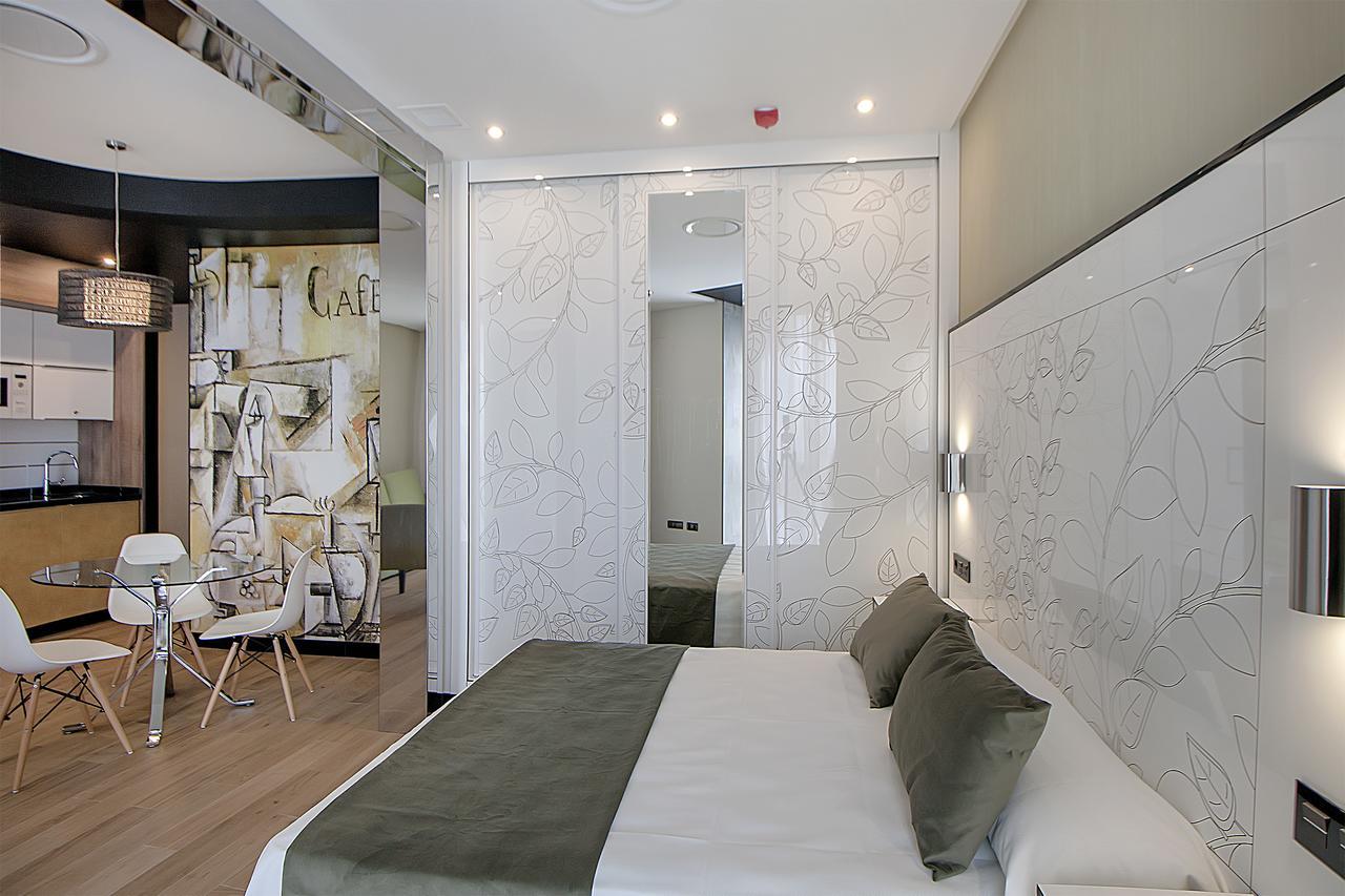 Apartamentos Suites Oficentro Deluxe Малага Екстер'єр фото